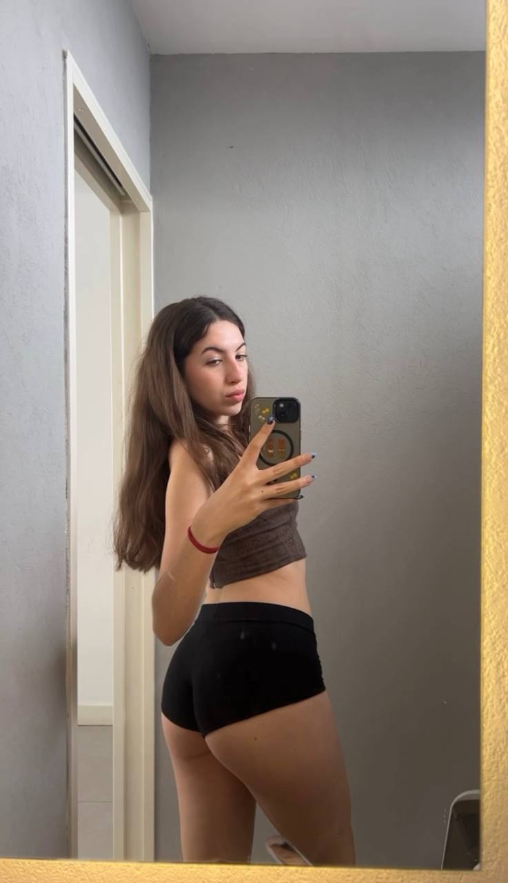 Amber in her underwear in Madurai