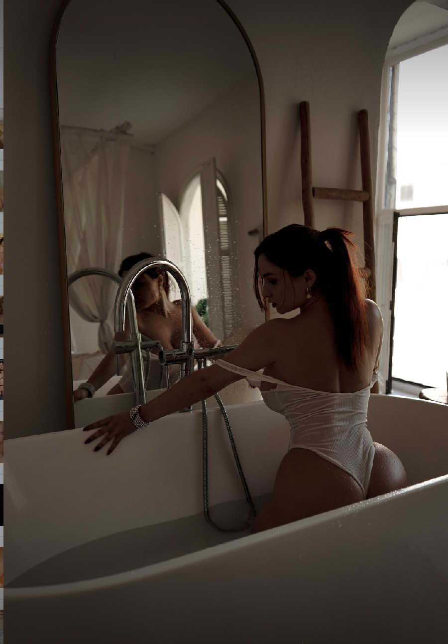 A playful frame from Miranda Faith nude — online in Madurai