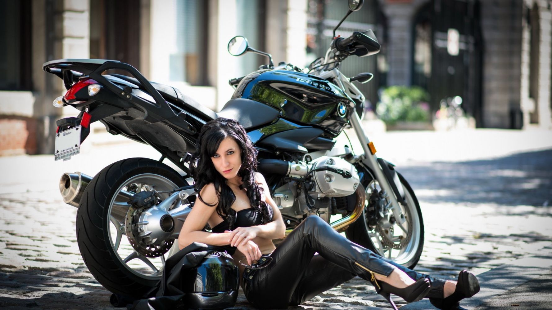 Fresh photos, fresh mood — European women on bikes online in Madurai