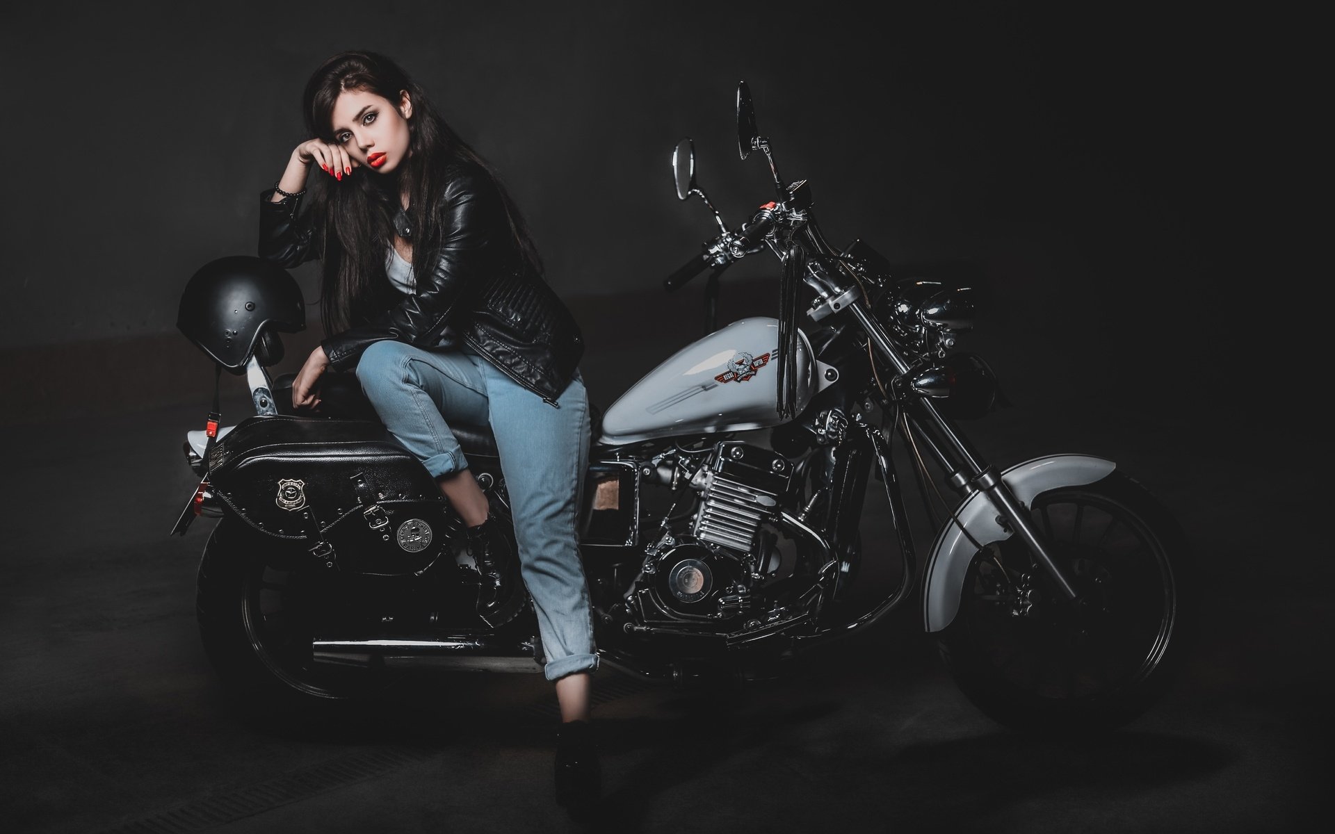 Biker girls: style and drive brings the glow — live moments in Madurai