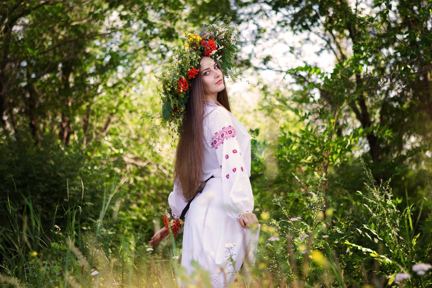 Slavic girls brings the glow — live moments in Madurai