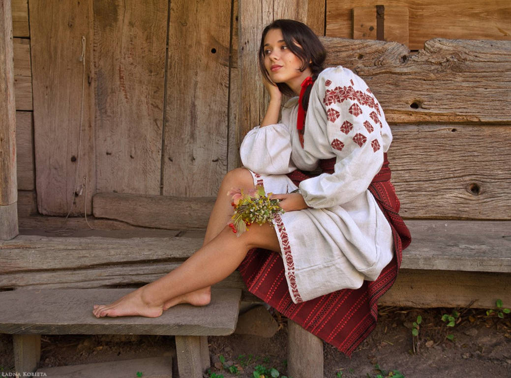 Fresh photos, fresh mood — Women in Slavic costumes online in Madurai