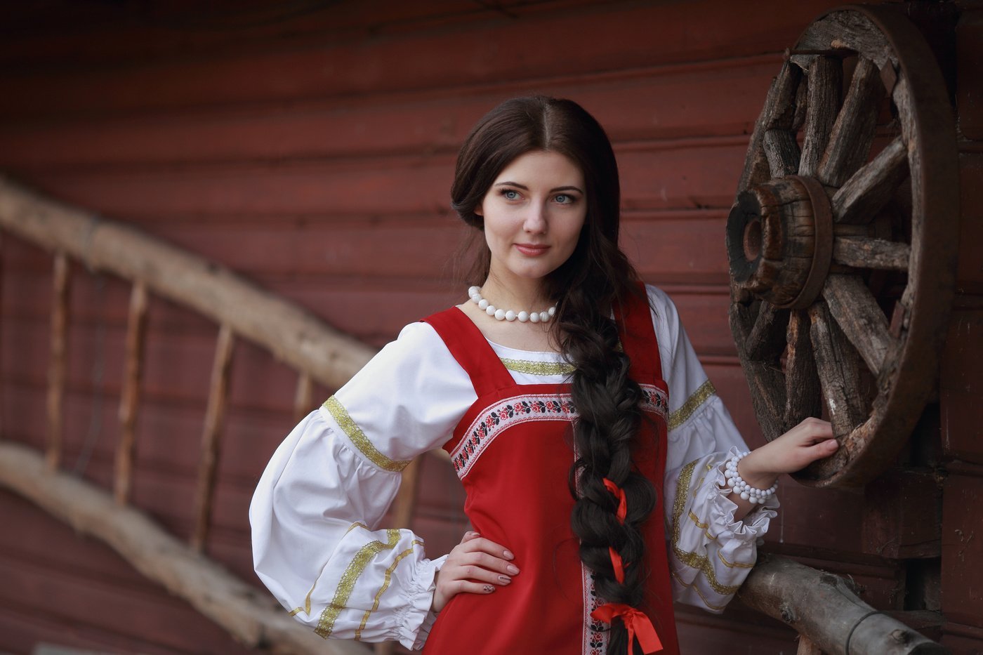 Girls in Slavic costumes’s look of the day — catch her live in Madurai