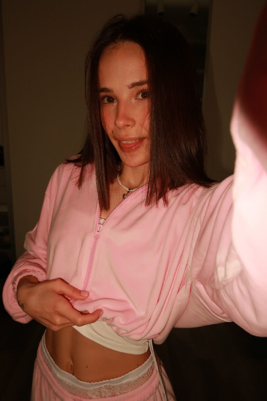 Tina brings the glow — live moments in Madurai